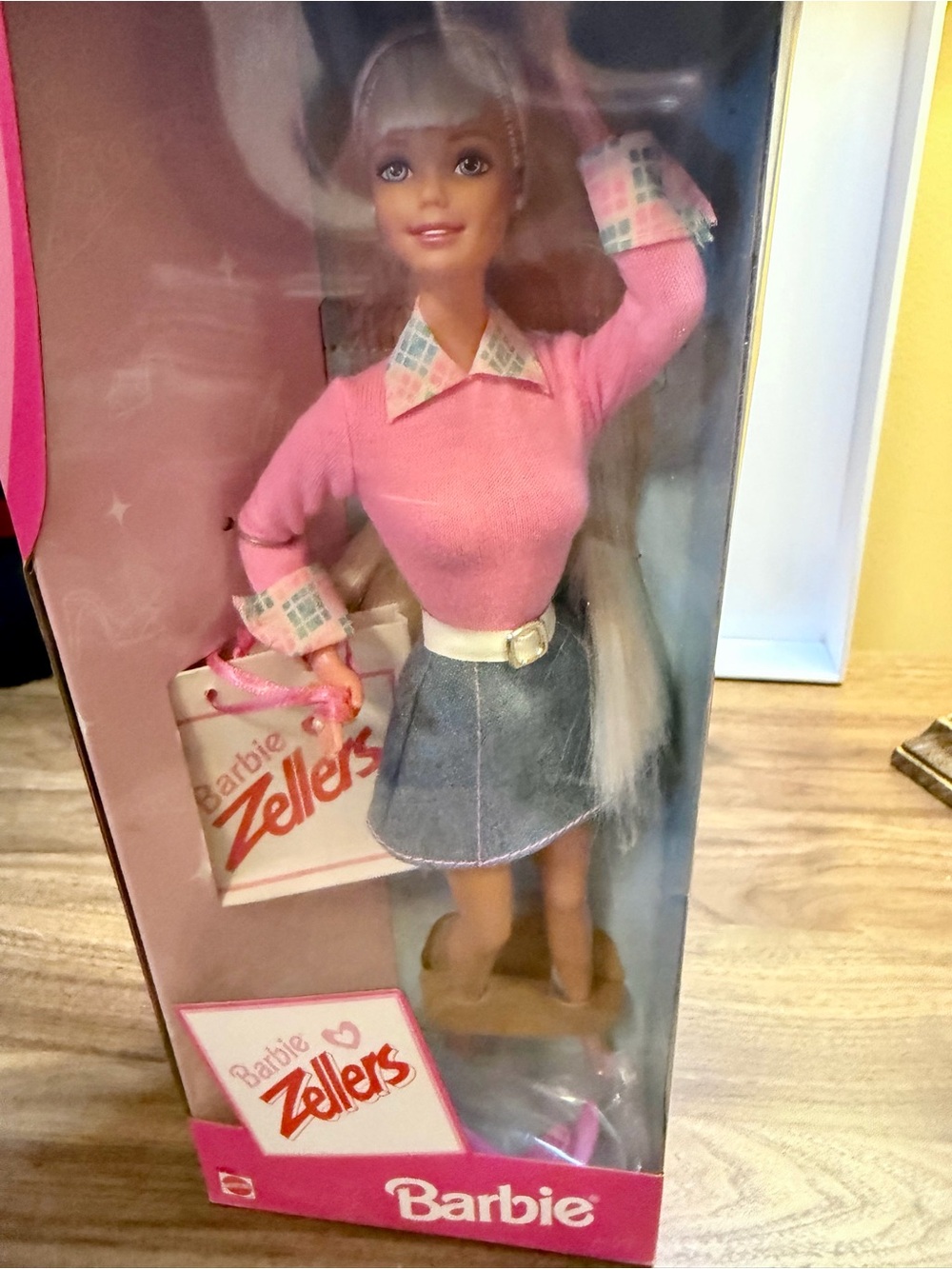 Vintage Hudson's Bay Company 'Zellers' store Barbie doll NIB - Picture 7 of 8